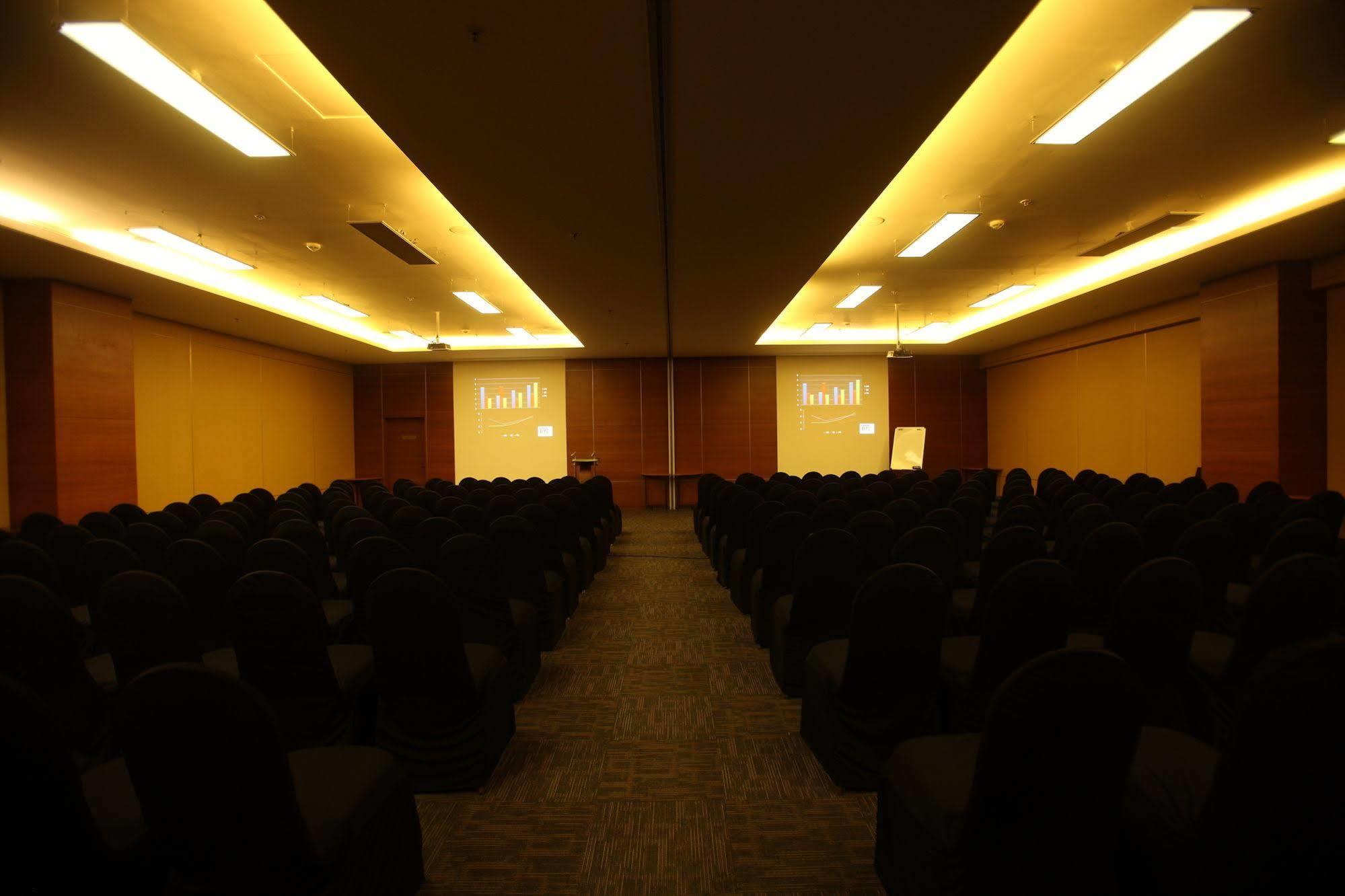 Keys Prima By Lemon Tree Hotels, Pimpri, Pune Экстерьер фото